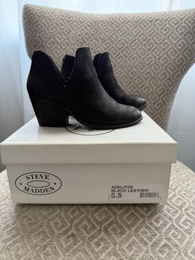 Steve Madden Black Leather V-Cut Ankle Booties